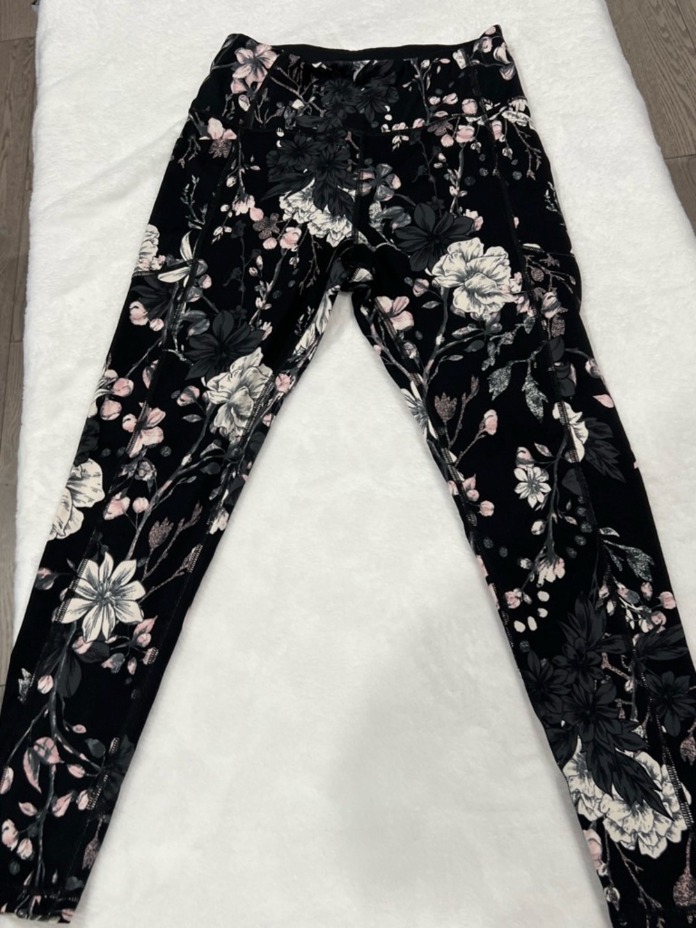 Victoria’s Secret Black Floral Leggings - Pink & White Print for women size 10